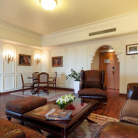 Le Commodore Hotel Beirut Exterior photo