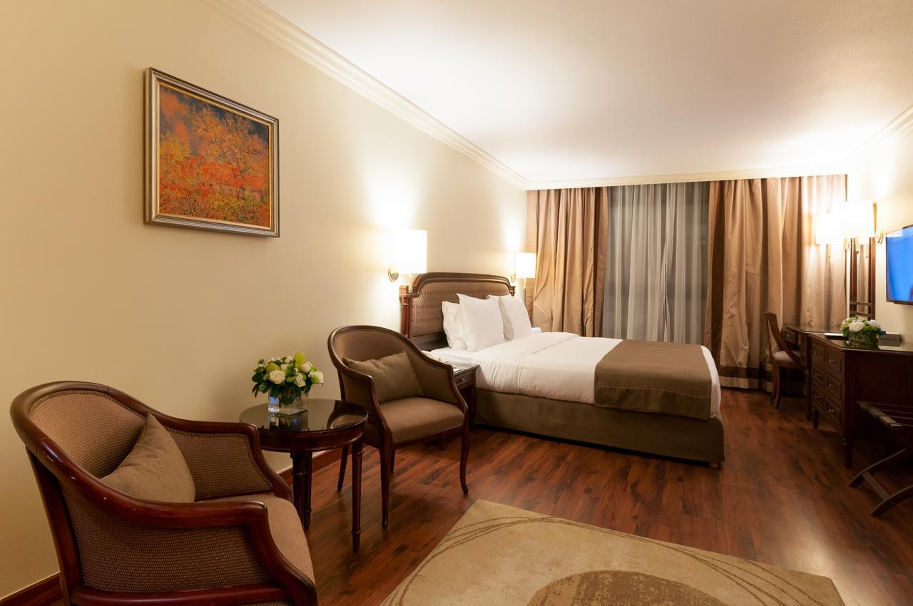 Le Commodore Hotel Beirut Exterior photo